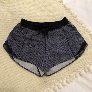 Lululemon Women’s Hotty Hot Shorts Long 4” size 6